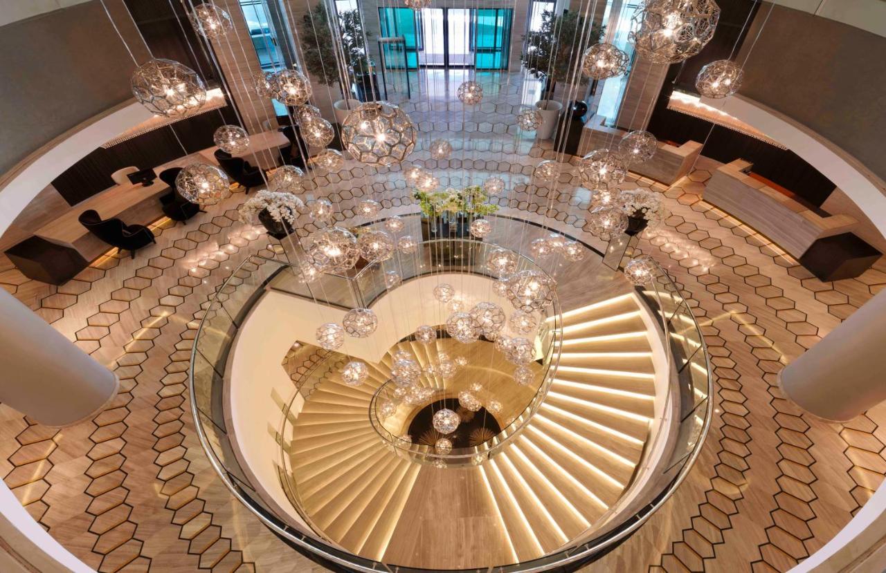 Fairmont Rijád Kültér fotó The staircase at the entrance of the hotel
