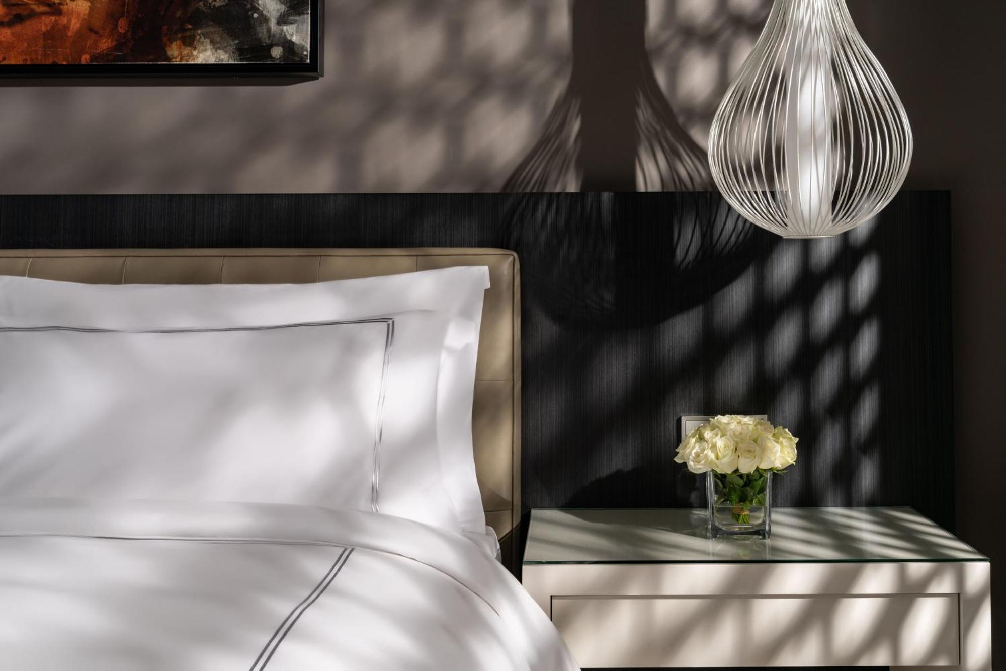 Fairmont Rijád Kültér fotó A guest room at The St. Regis Dubai