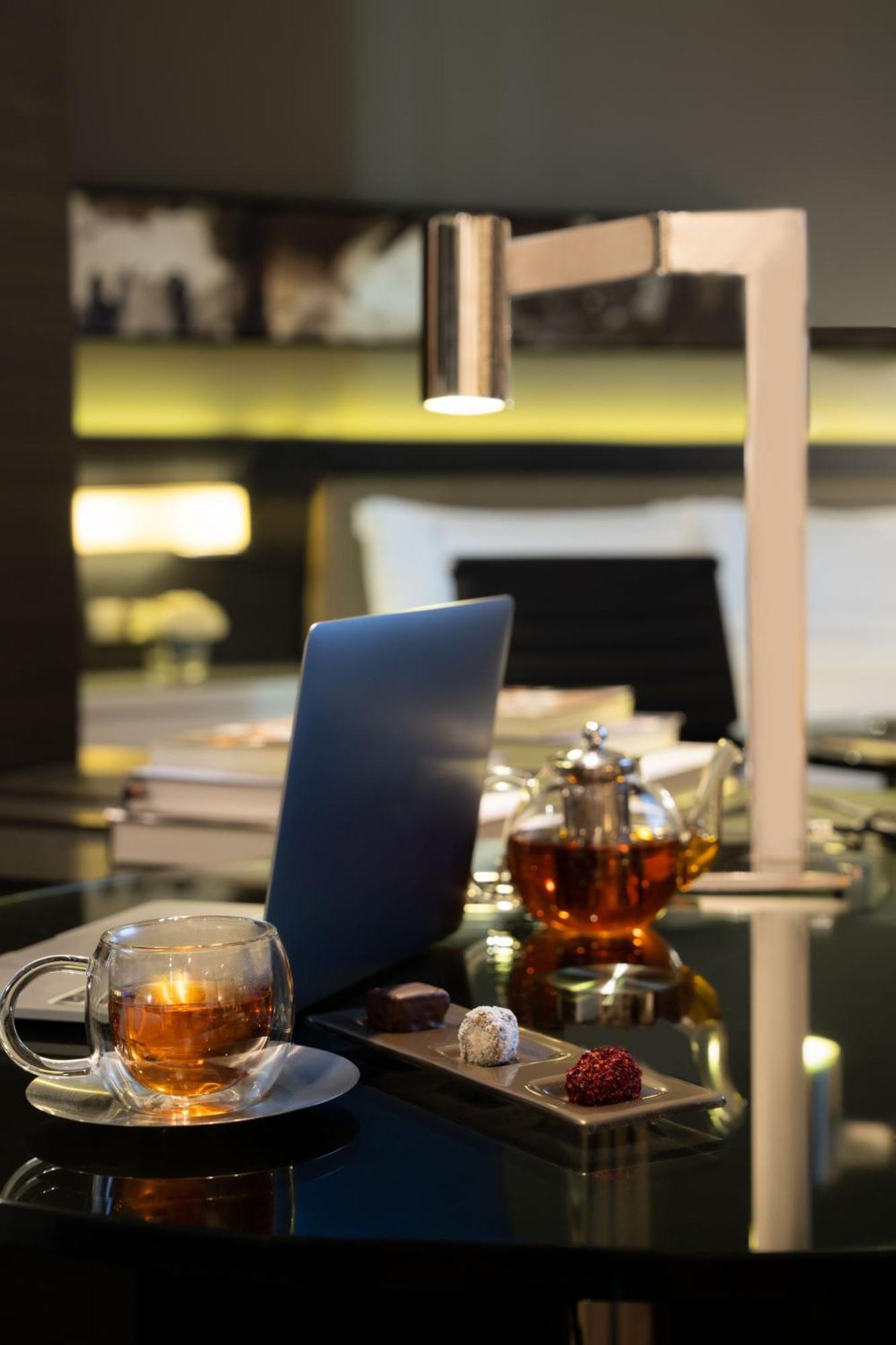 Fairmont Rijád Kültér fotó A menu