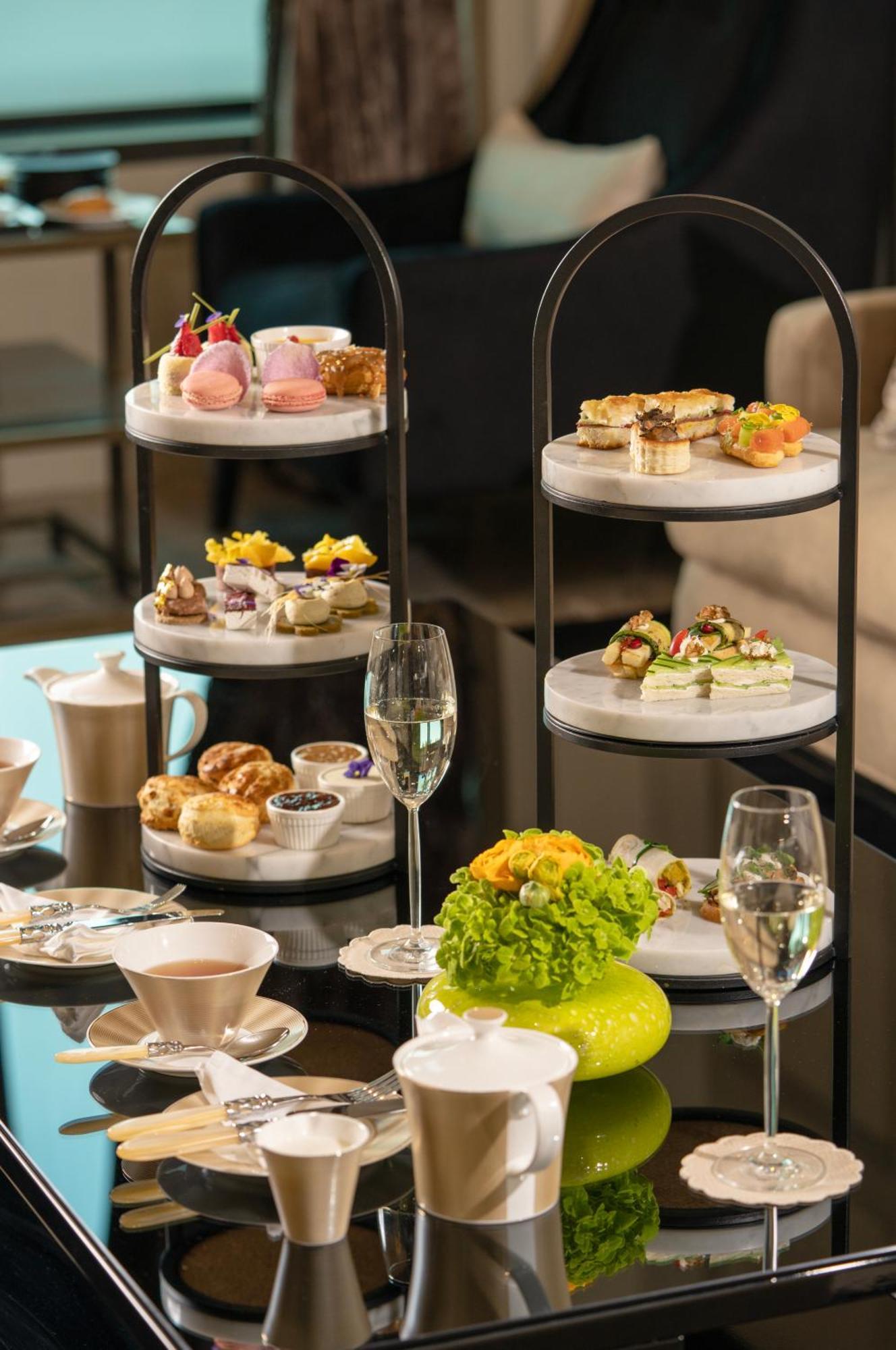 Fairmont Rijád Kültér fotó Afternoon tea at the Mandarin Oriental, Munich