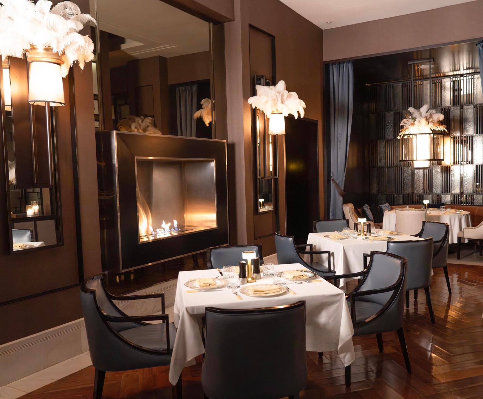 Fairmont Rijád Kültér fotó Interior of the restaurant